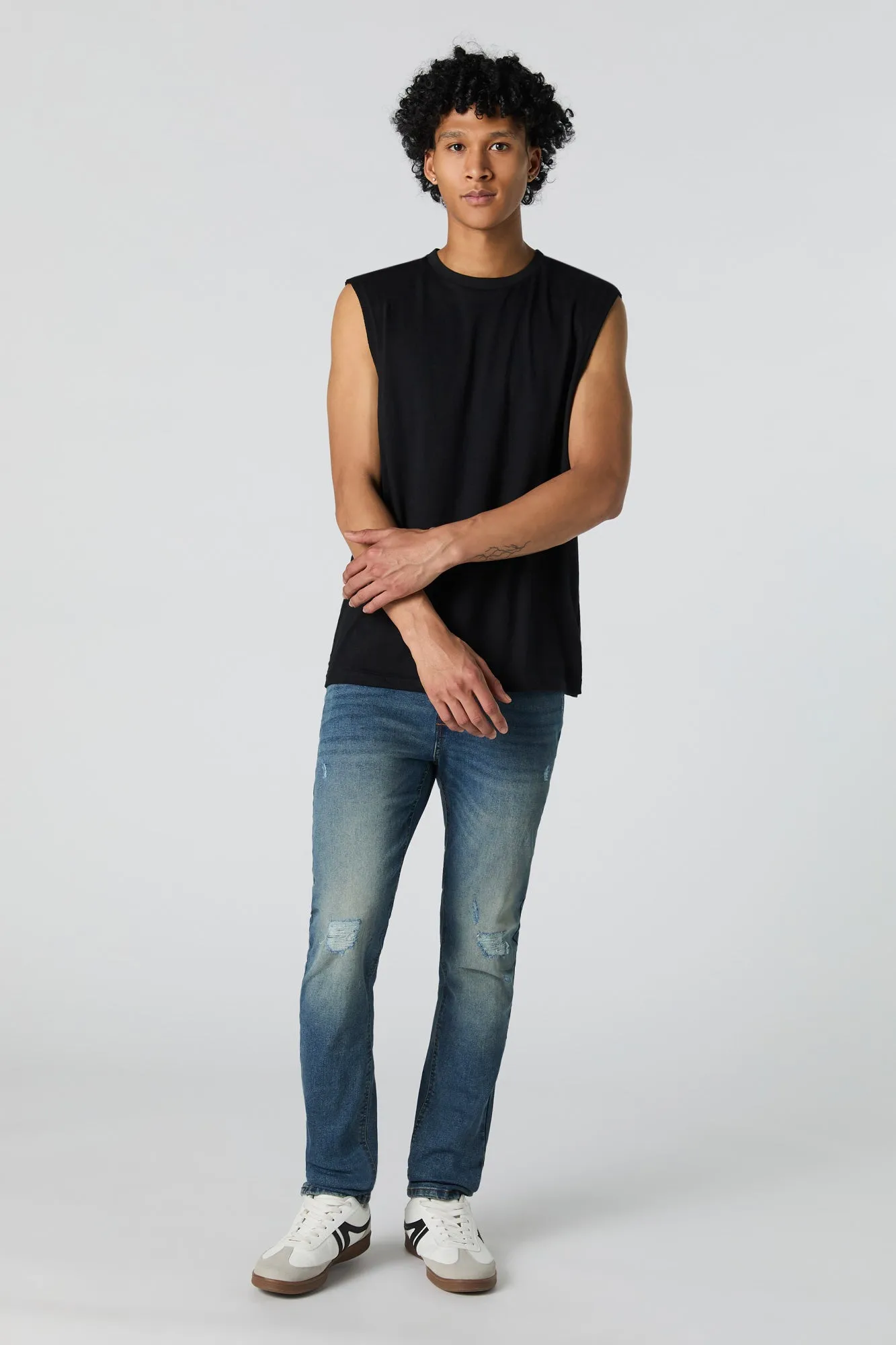 Jean mince extensible à effet d'usure lavé foncé