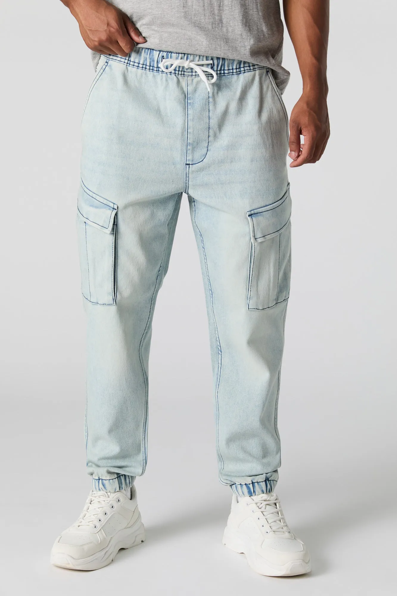 Jogger cargo en denim à taille coulissante
