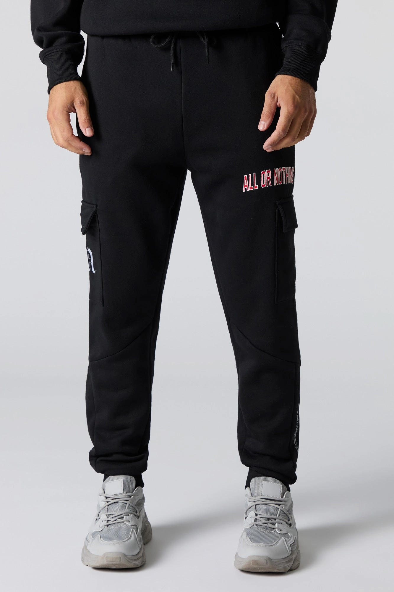 Jogger cargo en molleton avec motif brodé
