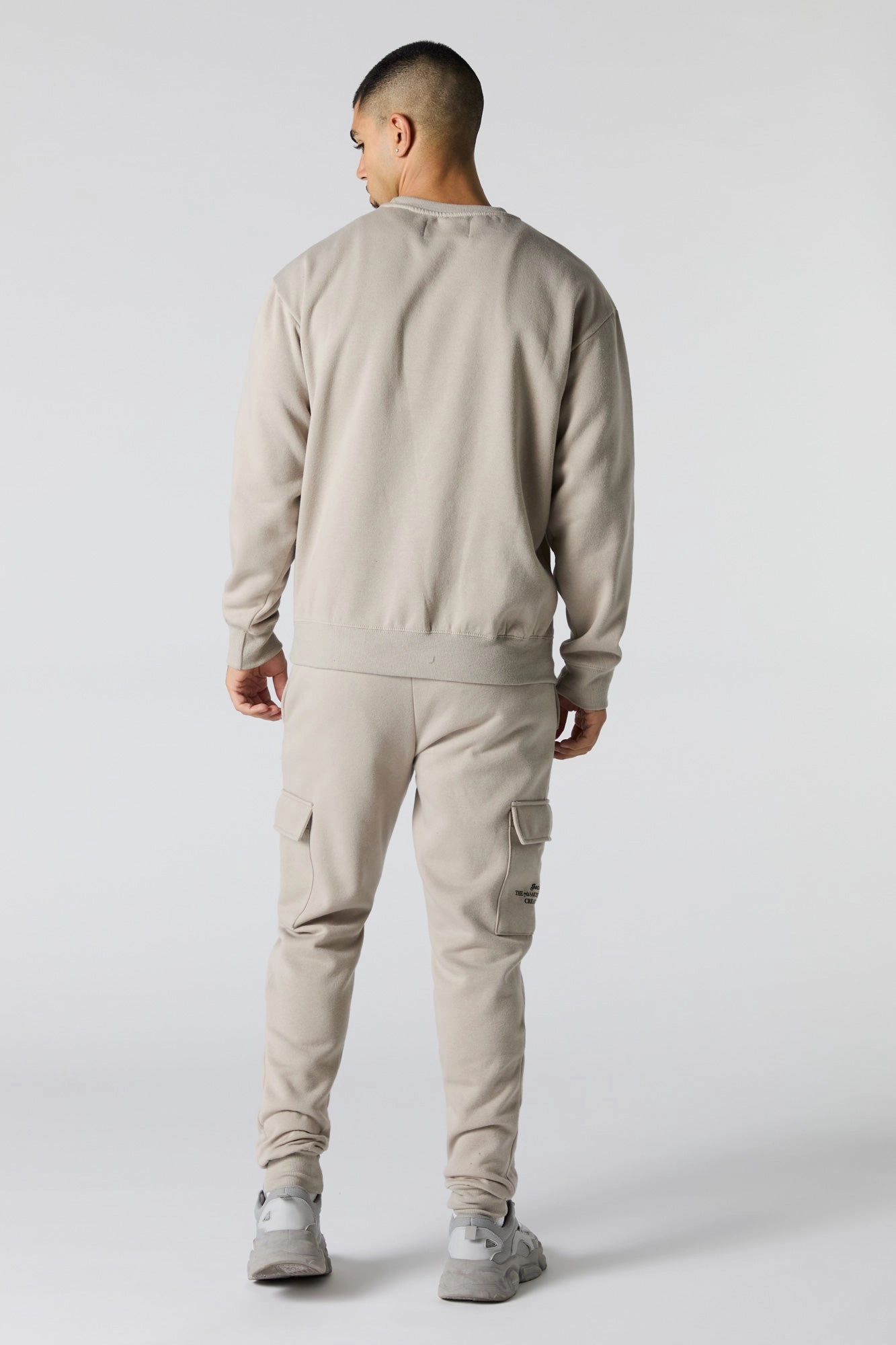 Jogger cargo en molleton avec motif brodé