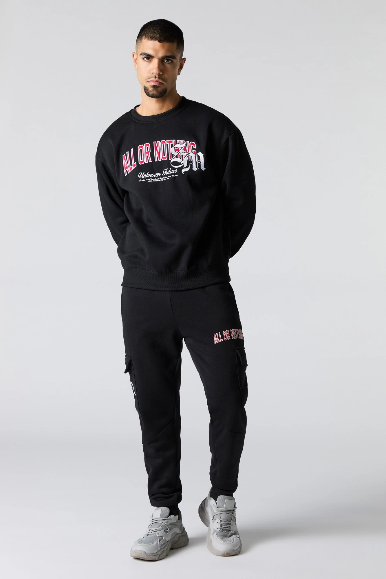 Jogger cargo en molleton avec motif brodé