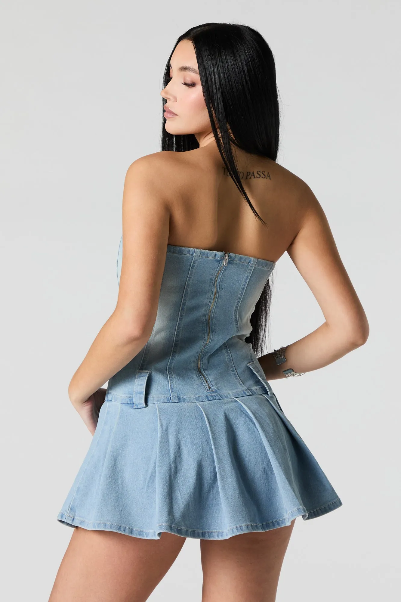 Minirobe sans bretelles en denim